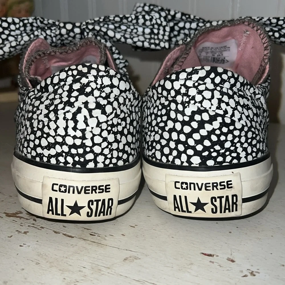 Converse bow sneakers size 9